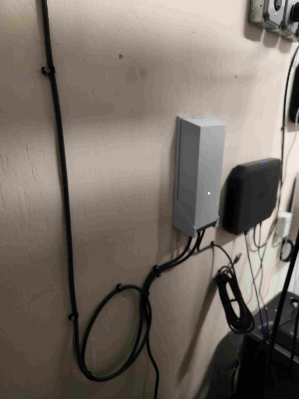 Starlink Installation Malvern Pennsylvania Power Supply Mounted