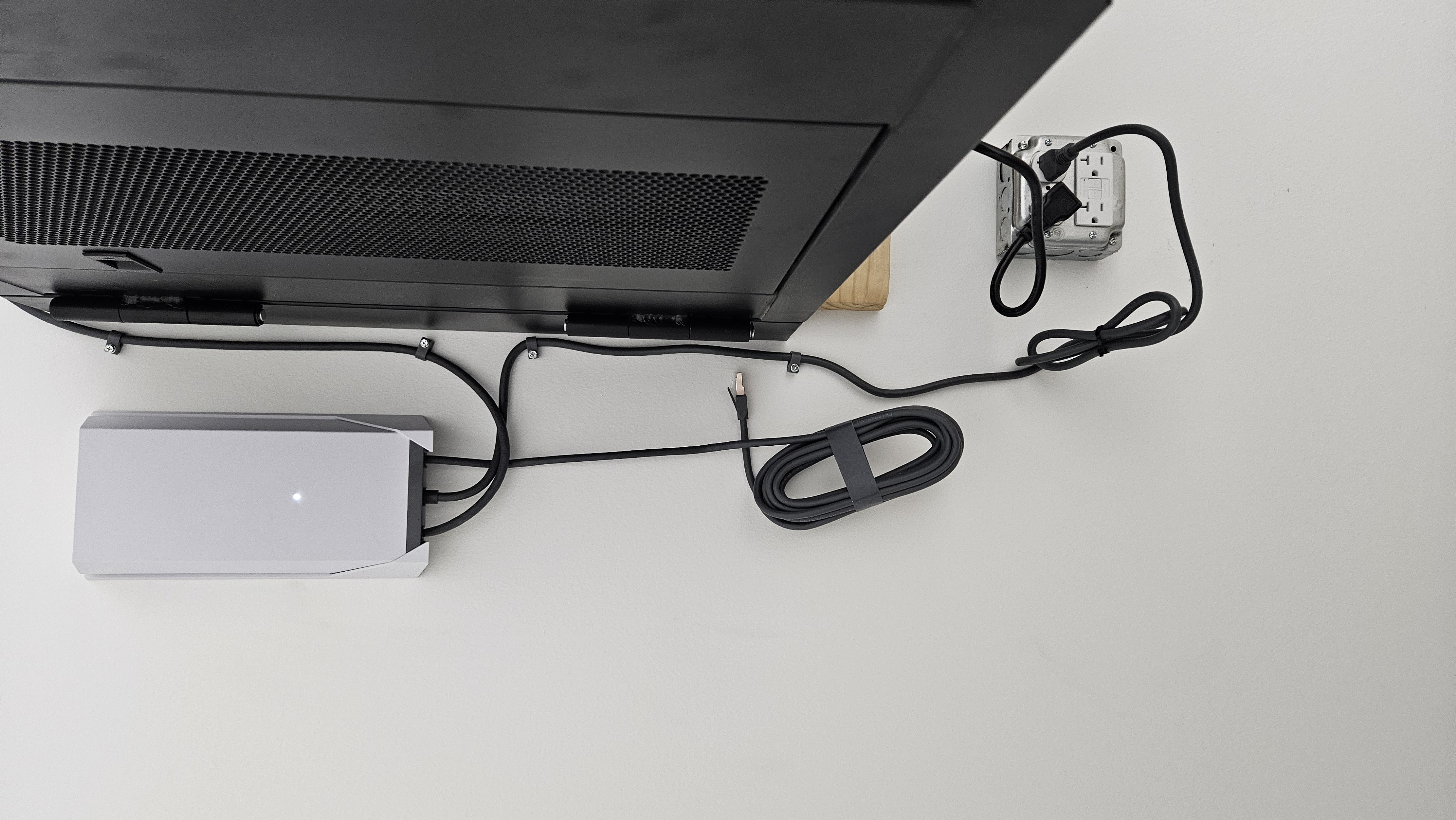 Starlink Installation Oswego IL Power Supply Mount